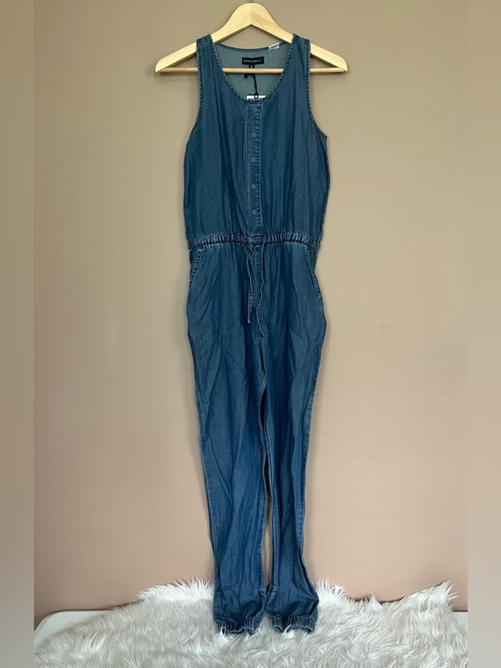{Silver Jeans Co.} Sleeveless Chambray Lyocell Jumpsuit in Blue - Girls Large